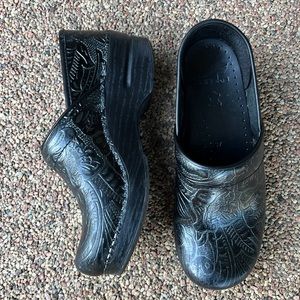 Tooled Flower Danskos like new